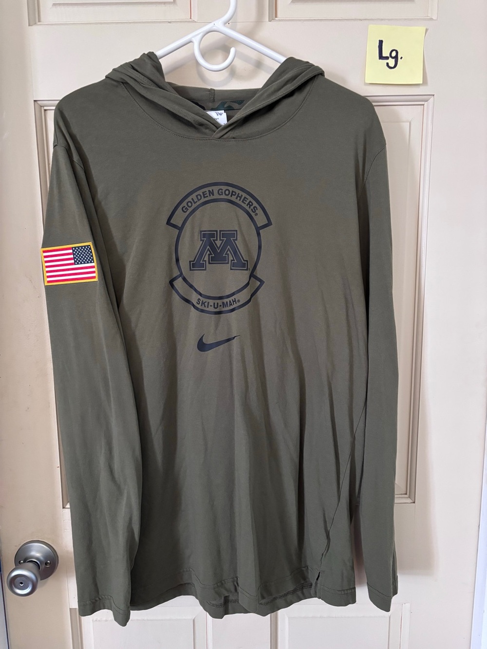 Nike. MINNESOTA GOPHERS MILITARY light weight hoodie